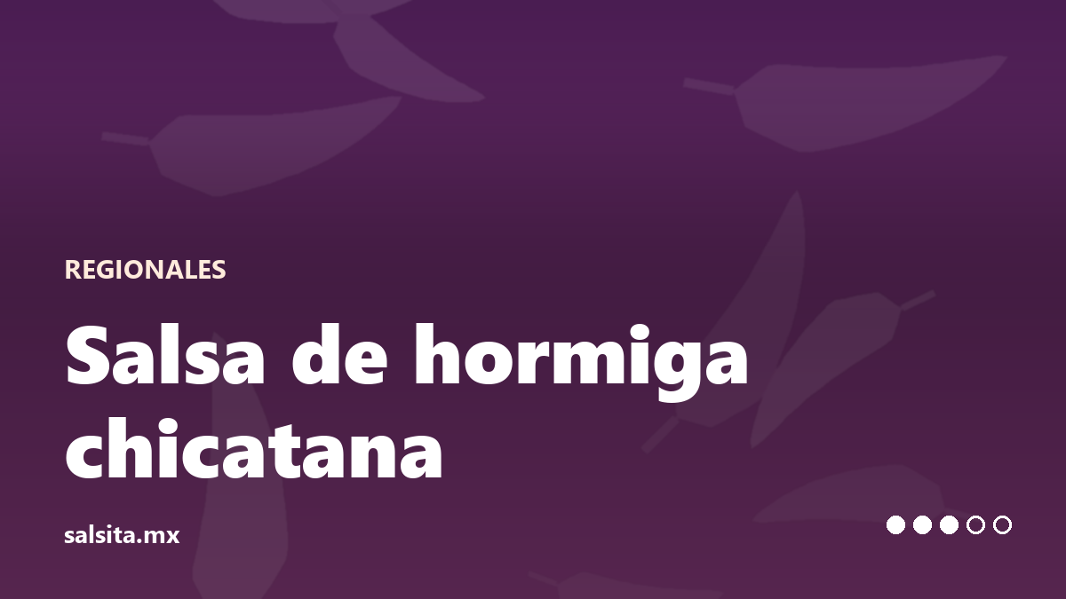 Salsa de hormiga chicatana molida en molcajete