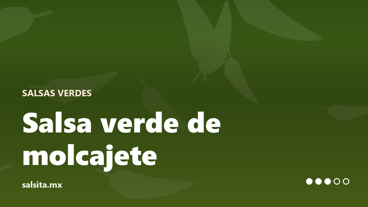 Salsa verde martajada en molcajete de piedra volcánica